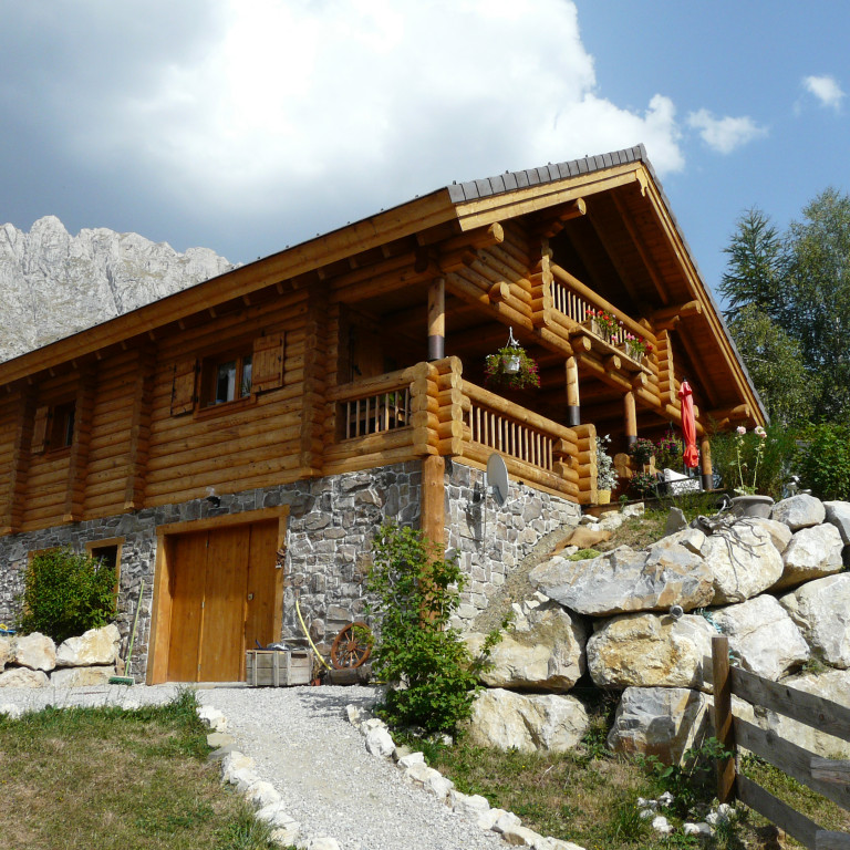 Log_House_France_Leauthier_1.jpg