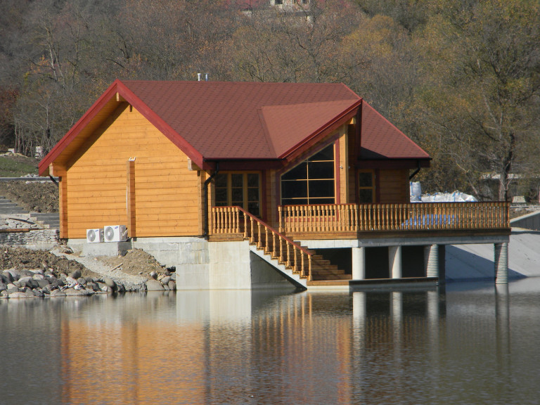 Luxury_Log_Cabin_Lake_House_8.jpg